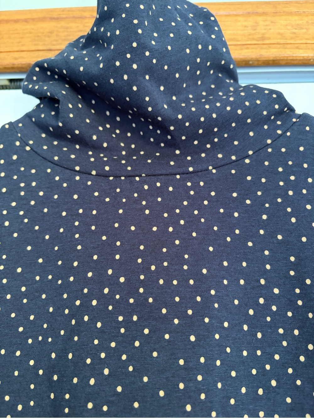 NWT Amazon Essentials Navy Turtleneck Long-Sleeve Top with Gold Dot Print Sz M - Picture 4 of 6